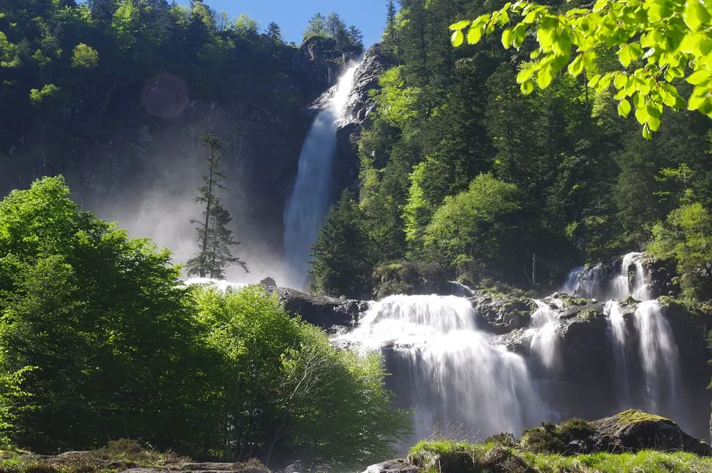 Cascade d Ars : randonnée incontournable en Ariège près d Aulus-les-Bains