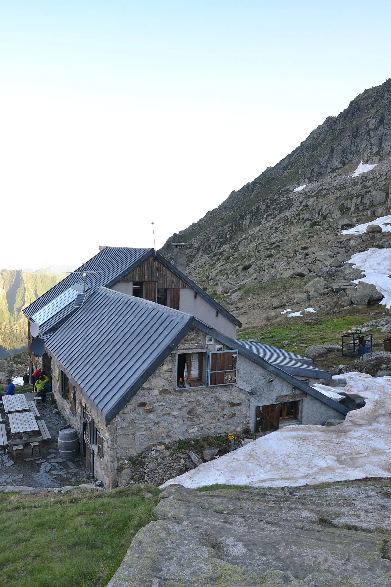 Refuge des Estagnous en Ariège : votre étape incontournable dans le massif du Valier